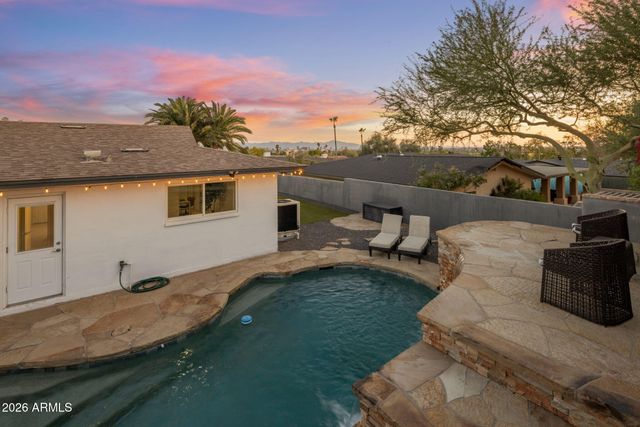 2432 E PIESTEWA PEAK Drive, Phoenix, AZ 85016