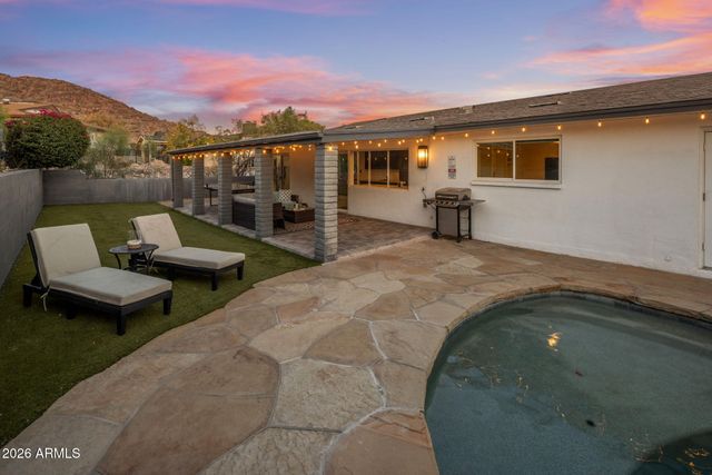 2432 E PIESTEWA PEAK Drive, Phoenix, AZ 85016