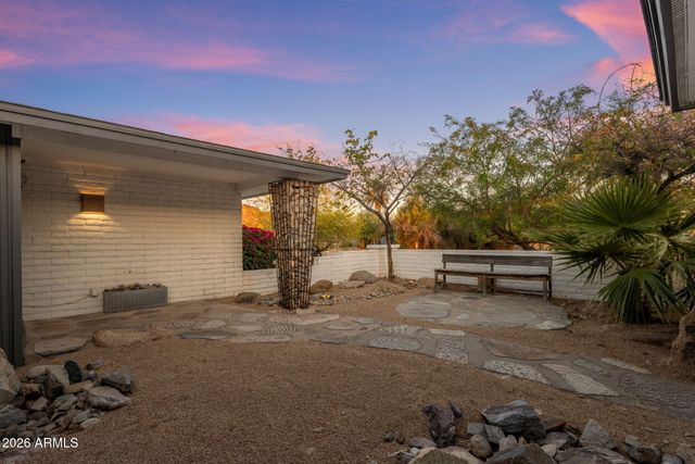 2432 E PIESTEWA PEAK Drive, Phoenix, AZ 85016