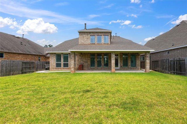 211 Painted Trillium Drive, Conroe, TX 77304