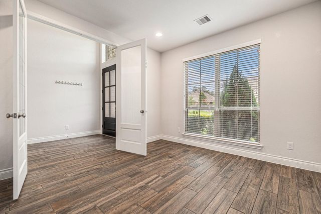 211 Painted Trillium Drive, Conroe, TX 77304