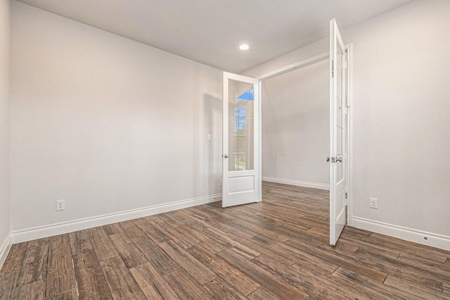 211 Painted Trillium Drive, Conroe, TX 77304