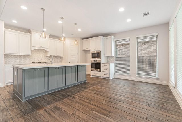 211 Painted Trillium Drive, Conroe, TX 77304