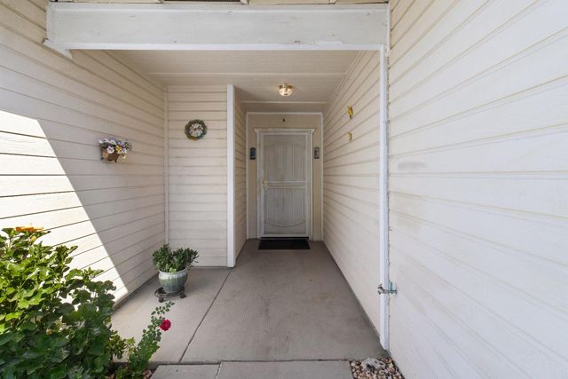 382 Bright Day Dr, Woodland, CA 95695