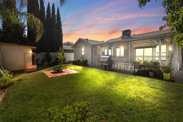 382 Bright Day Dr, Woodland, CA 95695