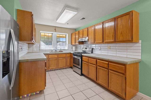 382 Bright Day Dr, Woodland, CA 95695