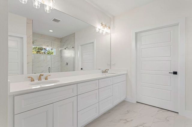 1901 N Chateau Lane, Kerrville, TX 78028