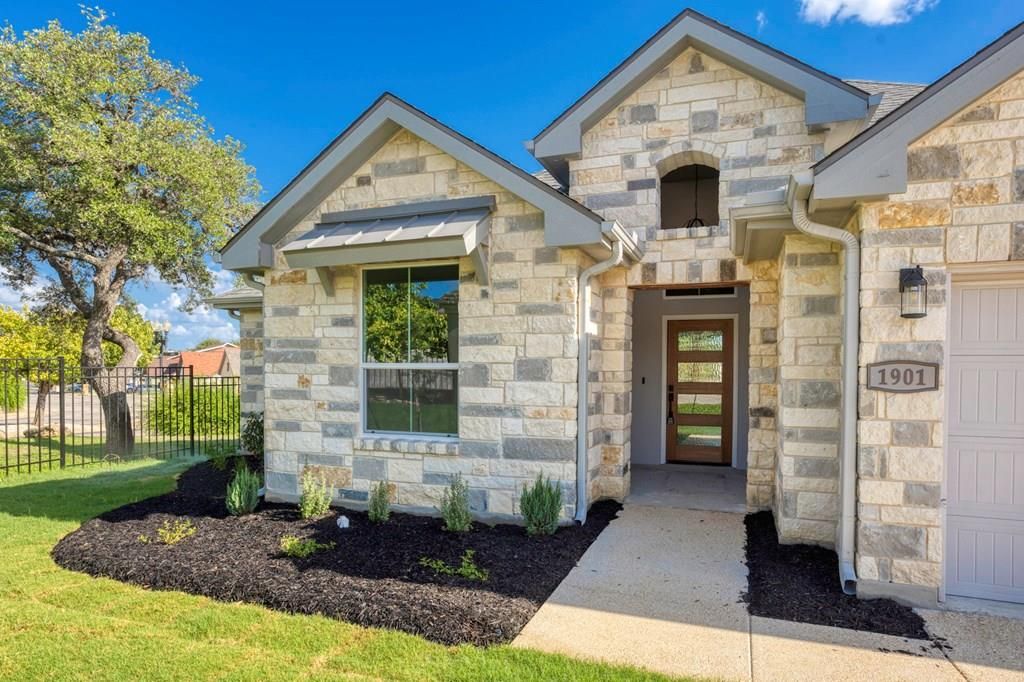 1901 N Chateau Lane, Kerrville, TX 78028