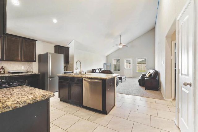 2910 High Garden Lane, Fresno, TX 77545