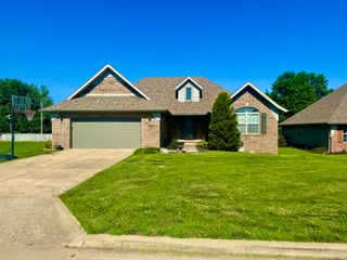 5537 South Pinehurst Avenue, Springfield, MO 65810