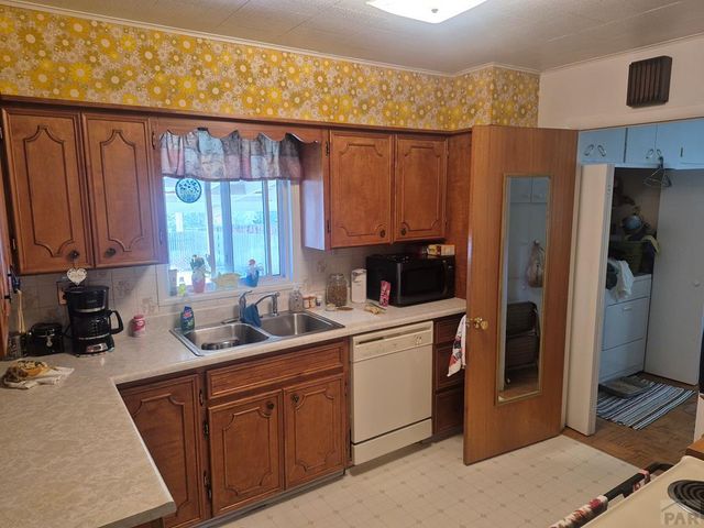 901 San Juan Ave, La Junta, CO 81050