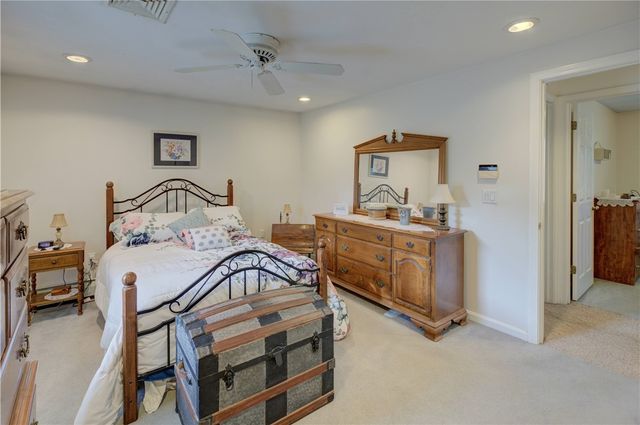 60 North Street, Cranston, RI 02920