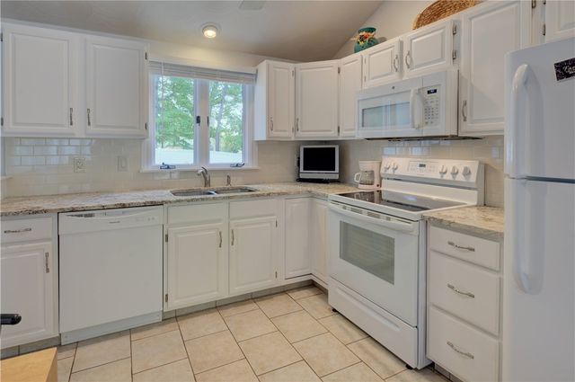 60 North Street, Cranston, RI 02920