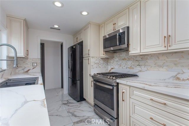 9502 Laurel Canyon, Arleta (los Angeles), CA 91331