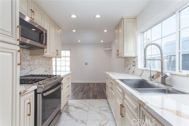 9502 Laurel Canyon, Arleta (los Angeles), CA 91331