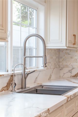 9502 Laurel Canyon, Arleta (los Angeles), CA 91331