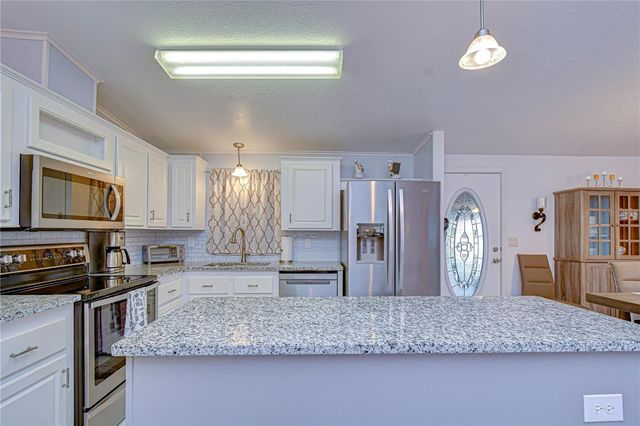 37232 NEUKOM AVENUE, Zephyrhills, FL 33541