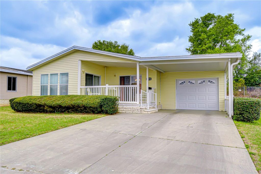Image 2 of property listing at 37232 NEUKOM AVENUE, Zephyrhills, FL 33541