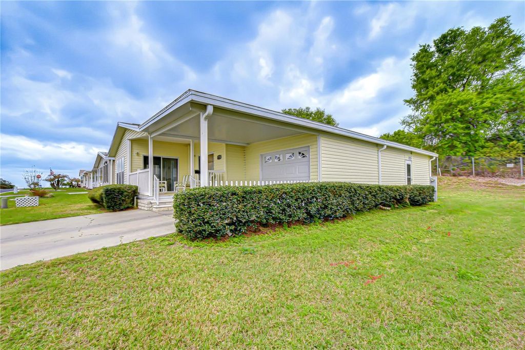 Image 63 of property listing at 37232 NEUKOM AVENUE, Zephyrhills, FL 33541