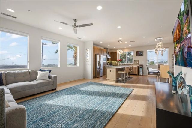 1068 Hampton, Costa Mesa, CA 92627
