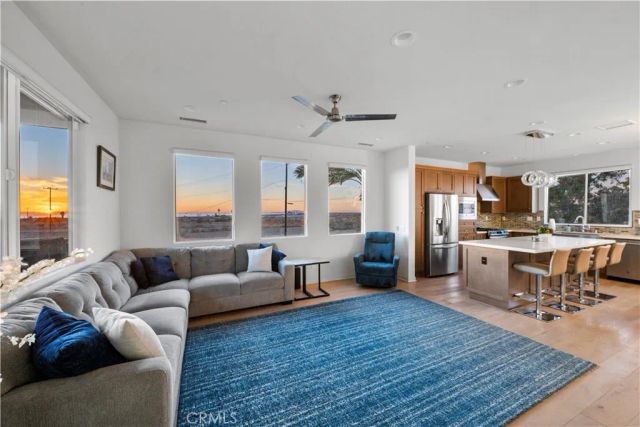 1068 Hampton, Costa Mesa, CA 92627