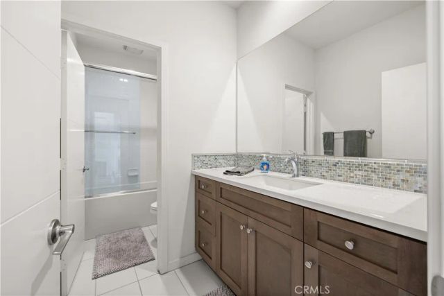 1068 Hampton, Costa Mesa, CA 92627