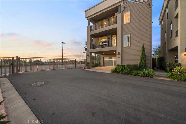 1068 Hampton, Costa Mesa, CA 92627