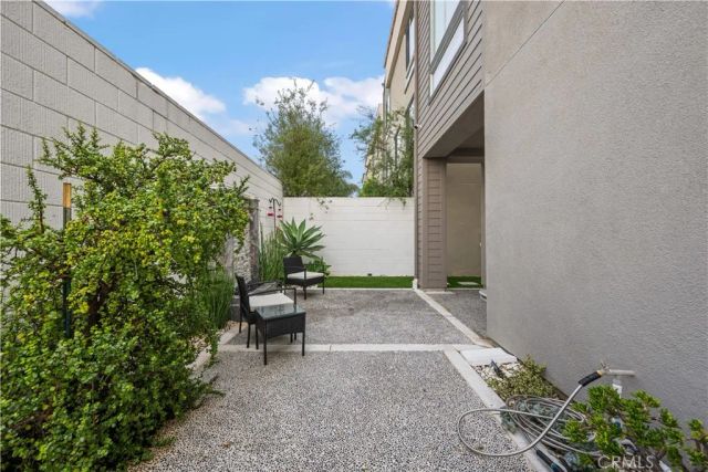 1068 Hampton, Costa Mesa, CA 92627