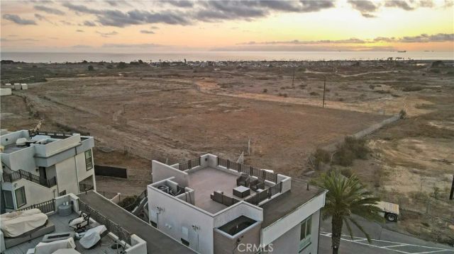 1068 Hampton, Costa Mesa, CA 92627