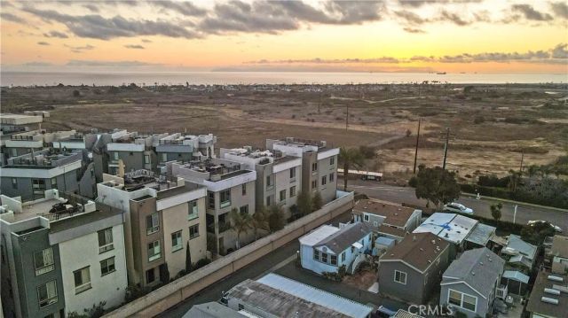 1068 Hampton, Costa Mesa, CA 92627