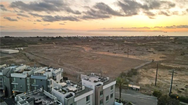 1068 Hampton, Costa Mesa, CA 92627