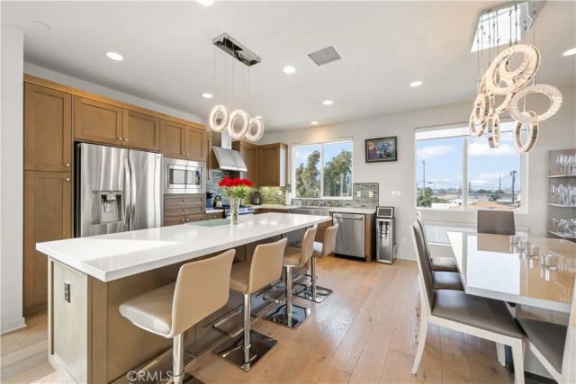1068 Hampton, Costa Mesa, CA 92627