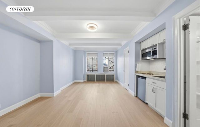 320 E 42nd St Apt 2117, New York City, NY 10017