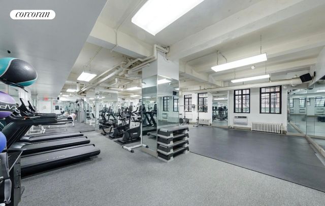 320 E 42nd St Apt 2117, New York City, NY 10017