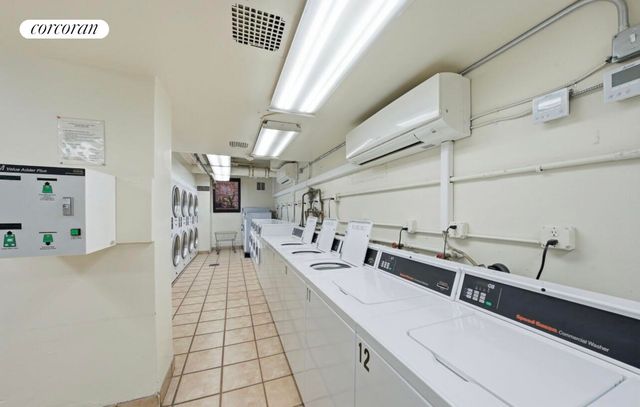 320 E 42nd St Apt 2117, New York City, NY 10017