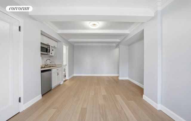 320 E 42nd St Apt 2117, New York City, NY 10017