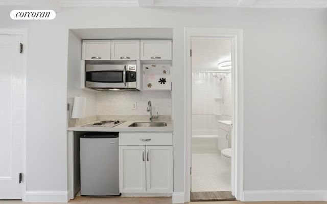 320 E 42nd St Apt 2117, New York City, NY 10017