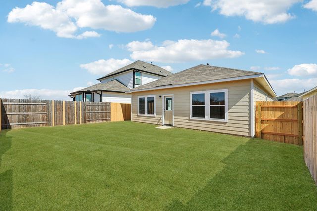 319 Haywood Manor, Maxwell, TX 78656