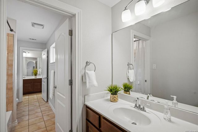 2911 Spider Lily, San Antonio, TX 78258