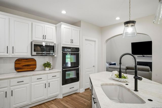 2911 Spider Lily, San Antonio, TX 78258