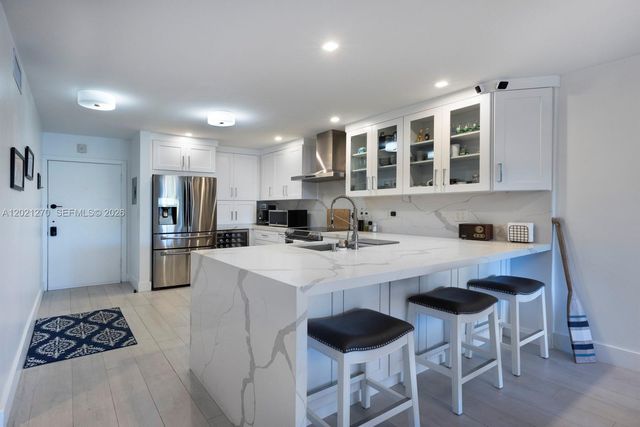 6815 Edgewater Dr 307, Coral Gables, FL 33133
