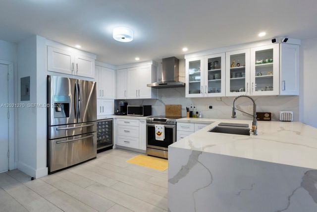6815 Edgewater Dr 307, Coral Gables, FL 33133