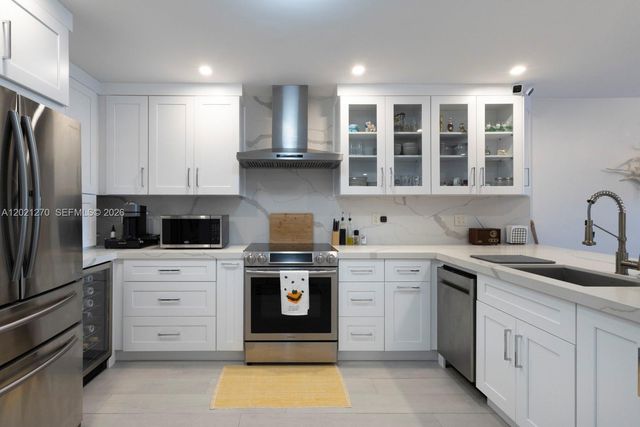 6815 Edgewater Dr 307, Coral Gables, FL 33133