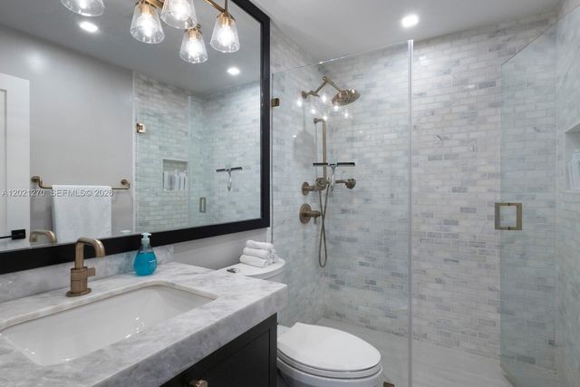 6815 Edgewater Dr 307, Coral Gables, FL 33133