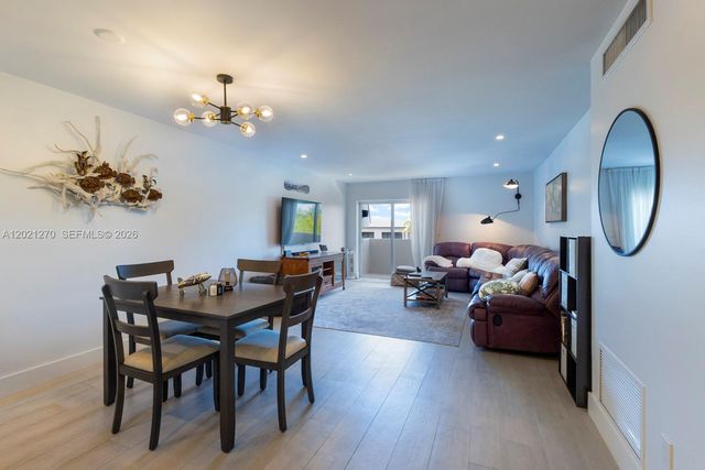 6815 Edgewater Dr 307, Coral Gables, FL 33133