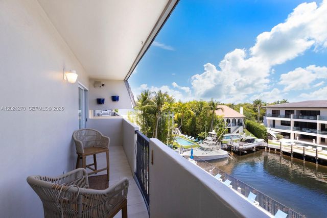 6815 Edgewater Dr 307, Coral Gables, FL 33133