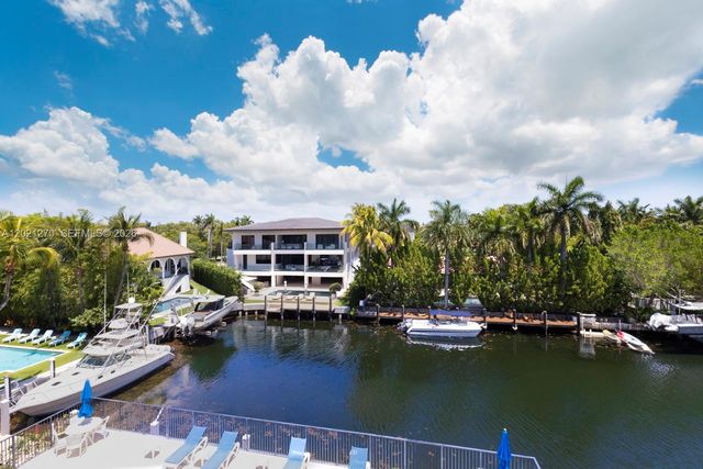 6815 Edgewater Dr 307, Coral Gables, FL 33133