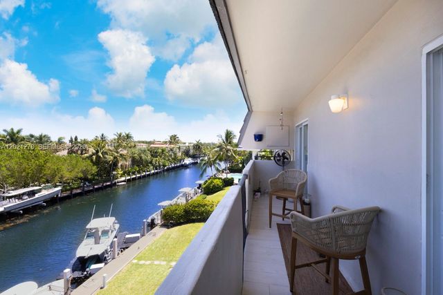 6815 Edgewater Dr 307, Coral Gables, FL 33133
