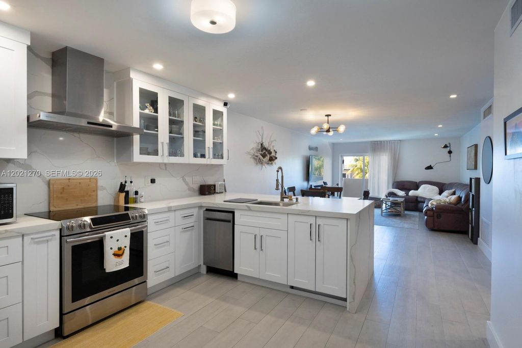 6815 Edgewater Dr 307, Coral Gables, FL 33133