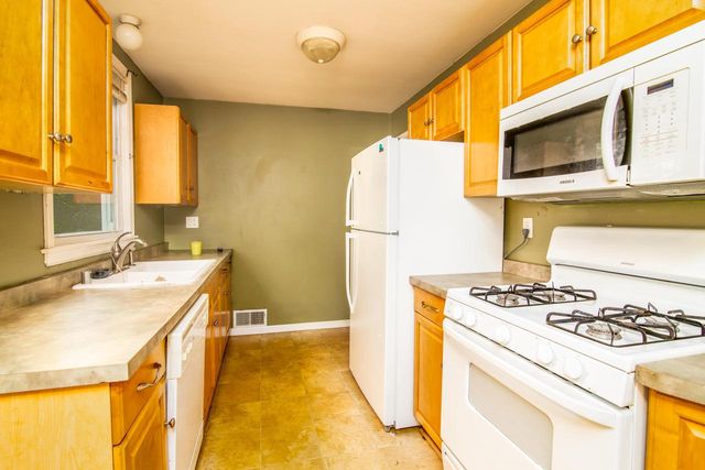 2845 S 52nd STREET, Milwaukee, WI 53219